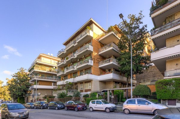 appartamento in vendita a Roma in zona Tomba di Nerone