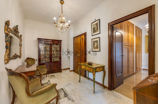 appartamento in vendita a Roma in zona Tomba di Nerone