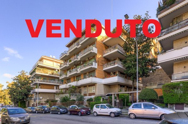 appartamento in vendita a Roma in zona Tomba di Nerone