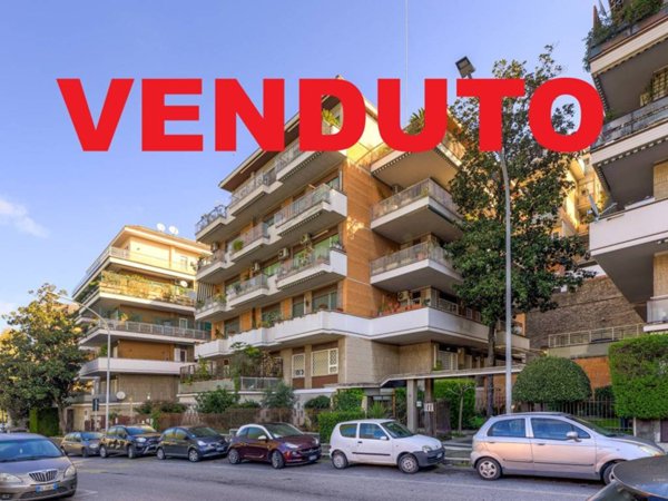 appartamento in vendita a Roma in zona Tomba di Nerone