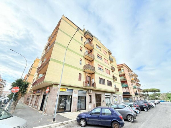 trivano in vendita a Roma in zona Ostia