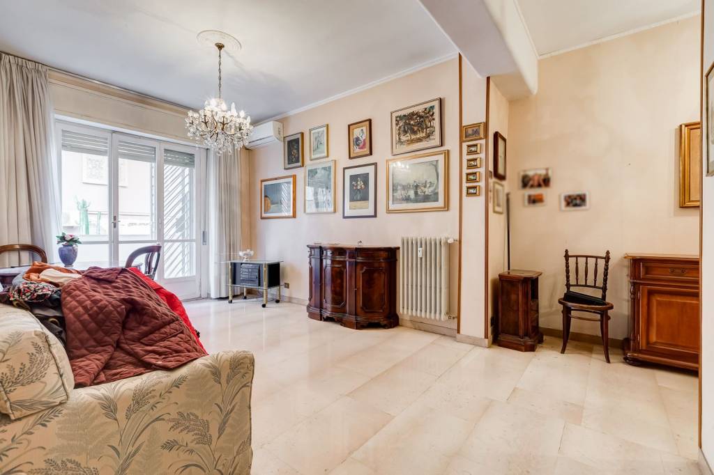 appartamento in vendita a Roma in zona Appio Latino
