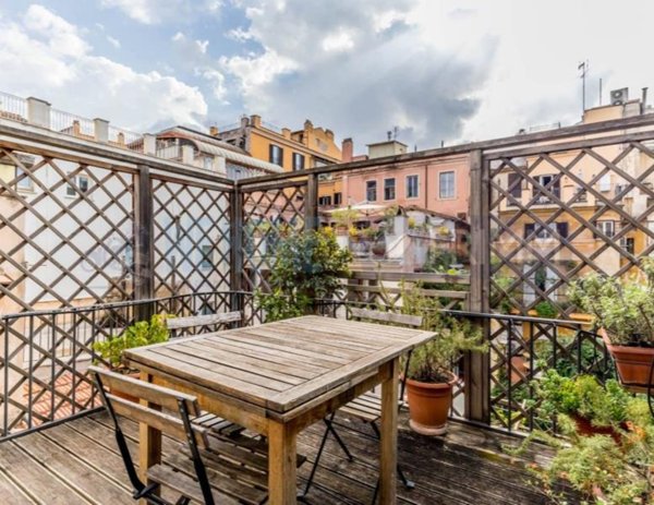 appartamento in vendita a Roma in zona Trevi-Colonna