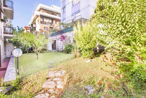 appartamento in vendita a Roma in zona Vigna Murata