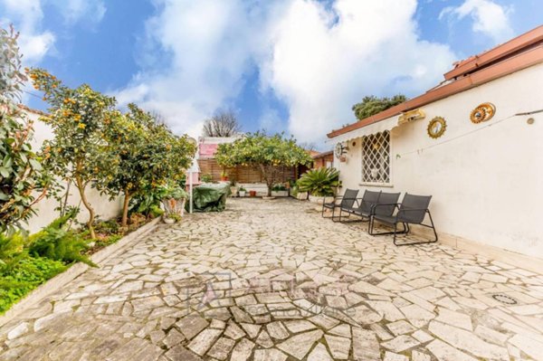 casa indipendente in vendita a Roma in zona Acilia