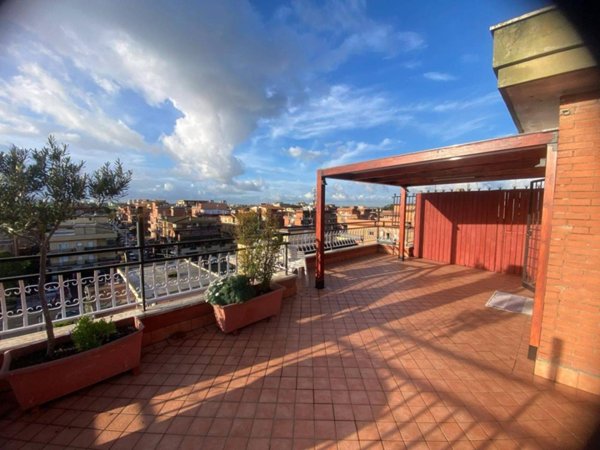 appartamento in vendita a Roma in zona Colle Monfortani