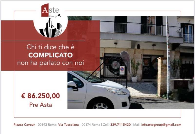 negozio in vendita a Roma in zona Torre Maura