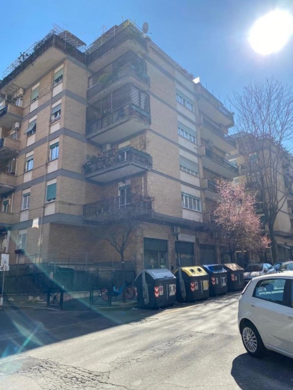 appartamento in vendita a Roma in zona Ardeatino
