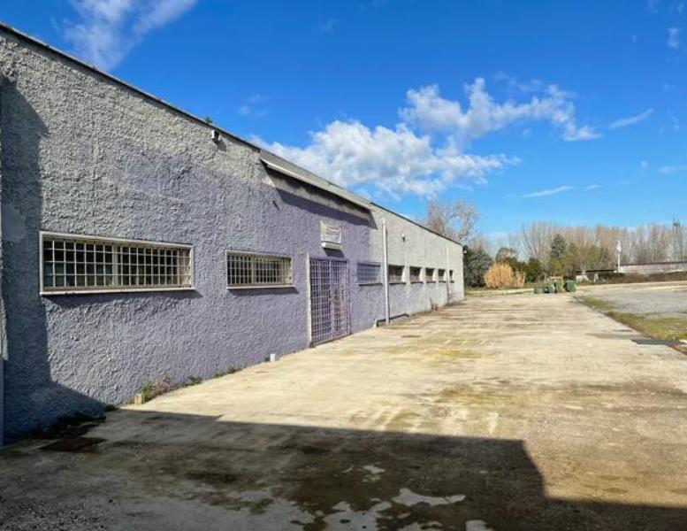 locale commerciale in vendita a Roma in zona Sette Bagni