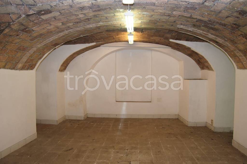 negozio in vendita a Roma in zona Appio Latino