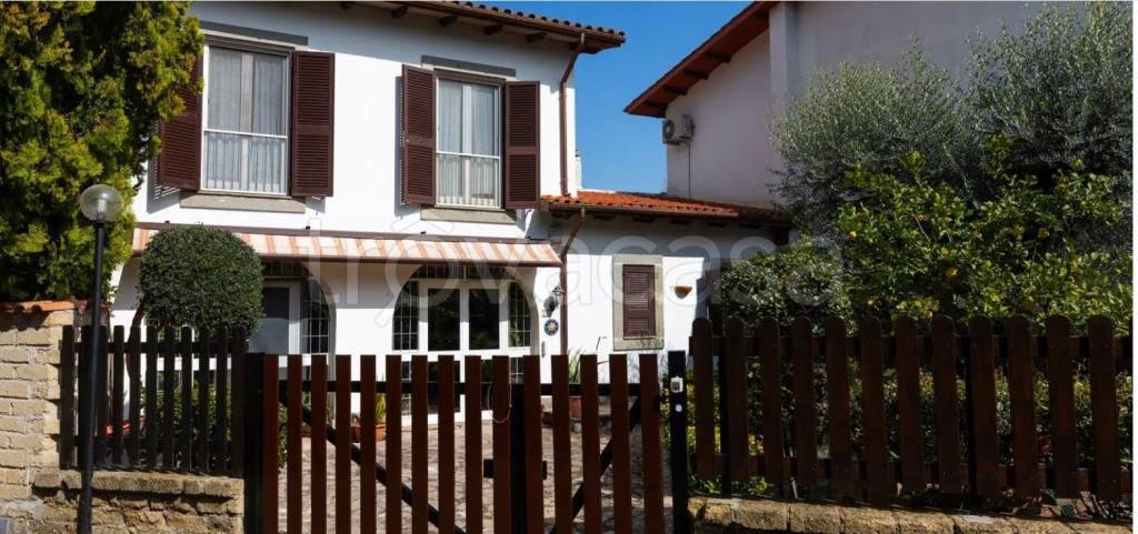 casa indipendente in vendita a Roma in zona Acilia