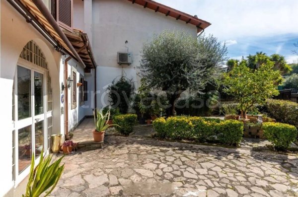 casa indipendente in vendita a Roma in zona Acilia