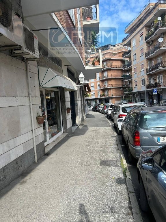 negozio in vendita a Roma in zona Monte Sacro/Talenti