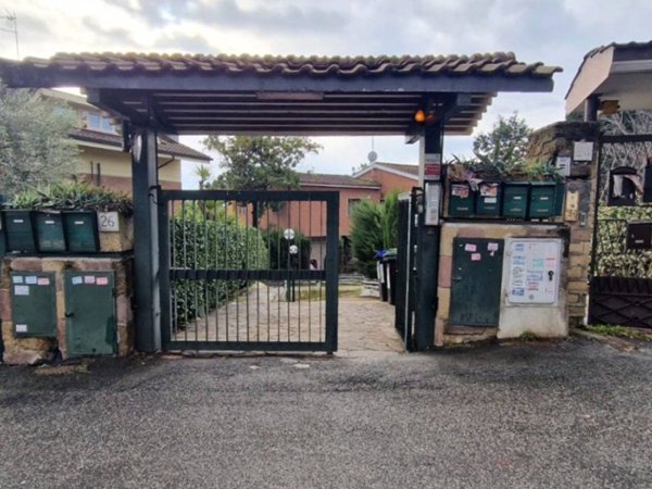appartamento in vendita a Roma in zona Tre Pini - Poggio dei Fiori