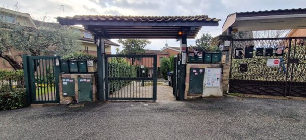 appartamento in vendita a Roma in zona Tre Pini - Poggio dei Fiori