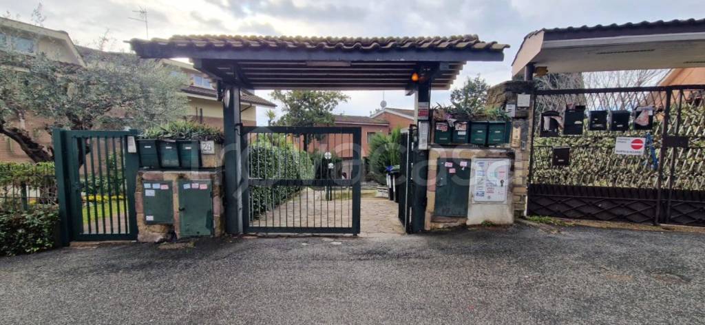 appartamento in vendita a Roma in zona Tre Pini - Poggio dei Fiori