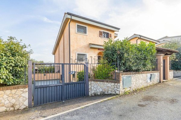 casa indipendente in vendita a Roma in zona Castelverde