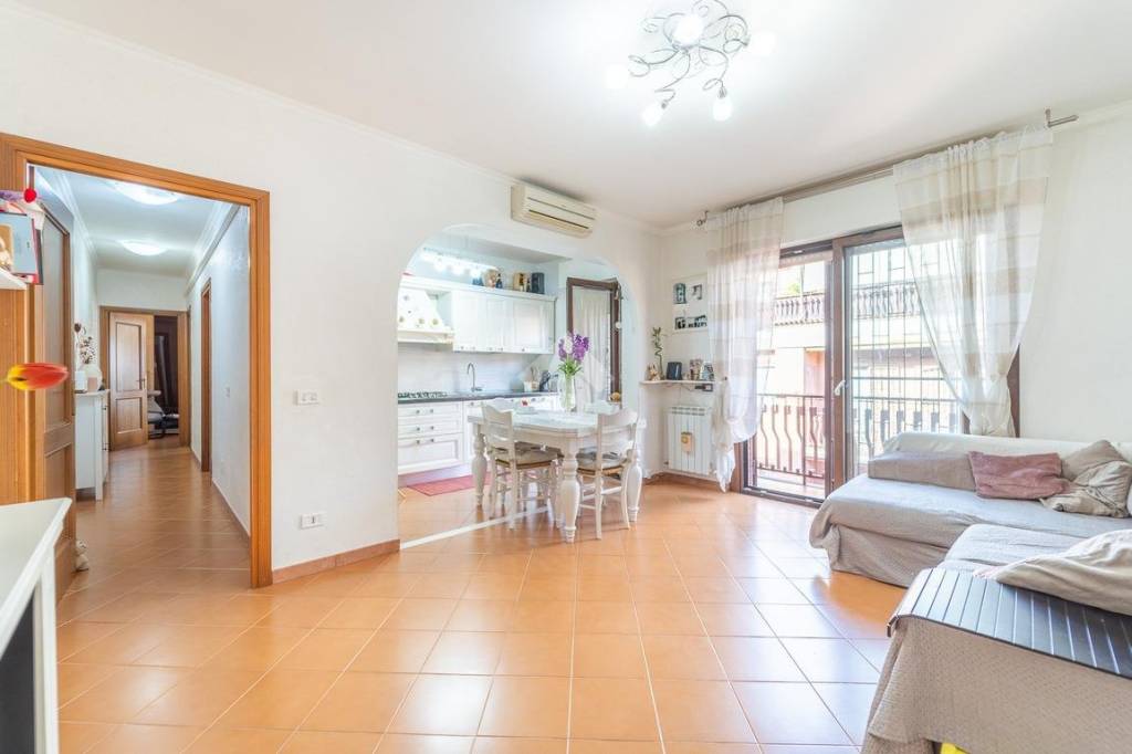 appartamento in vendita a Roma in zona Casal Morena