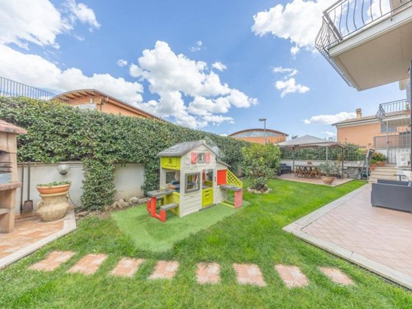 appartamento in vendita a Roma in zona Castelverde