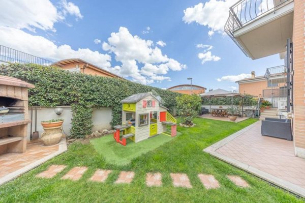 appartamento in vendita a Roma in zona Castelverde