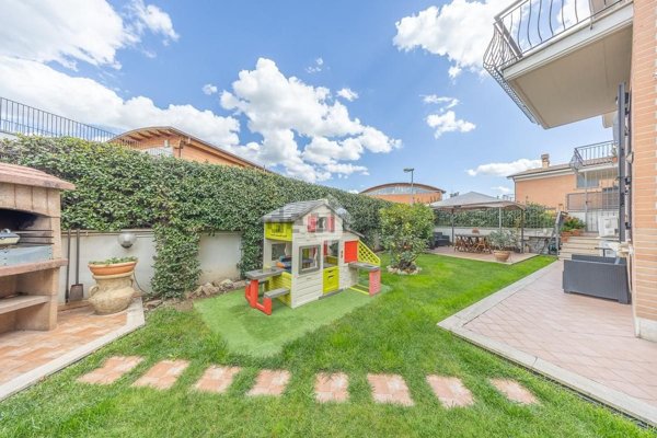 appartamento in vendita a Roma in zona Castelverde