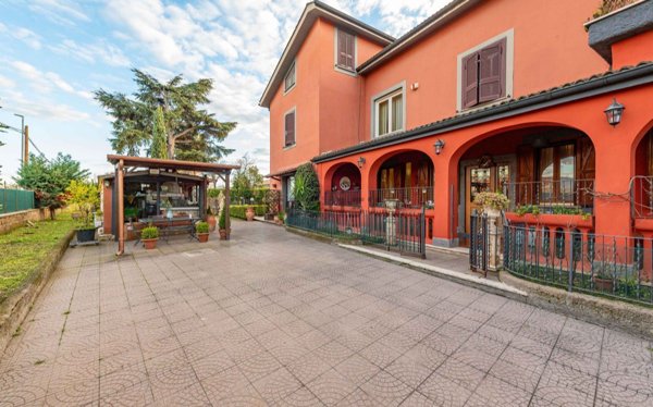 casa indipendente in vendita a Roma in zona Giardini di Corcolle