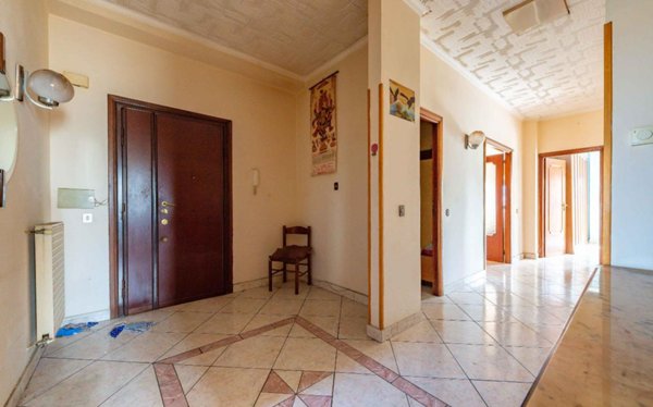 appartamento in vendita a Roma in zona Torre Angela