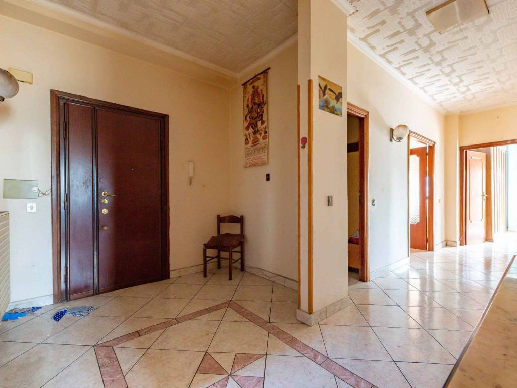 appartamento in vendita a Roma in zona Torre Angela