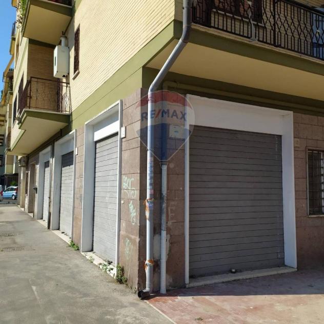 negozio in vendita a Roma in zona Ostia
