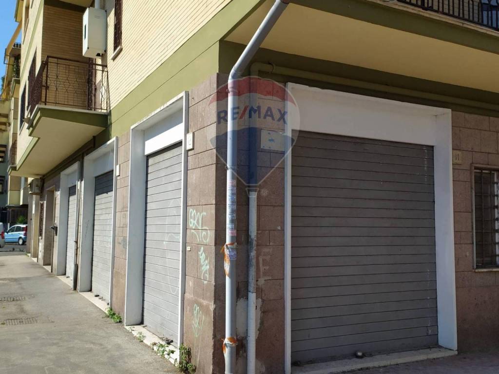 negozio in vendita a Roma in zona Ostia