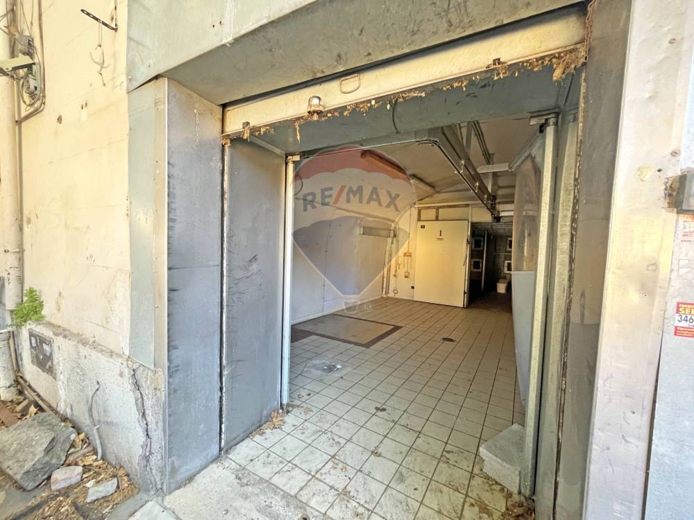 locale commerciale in vendita a Roma in zona Testaccio