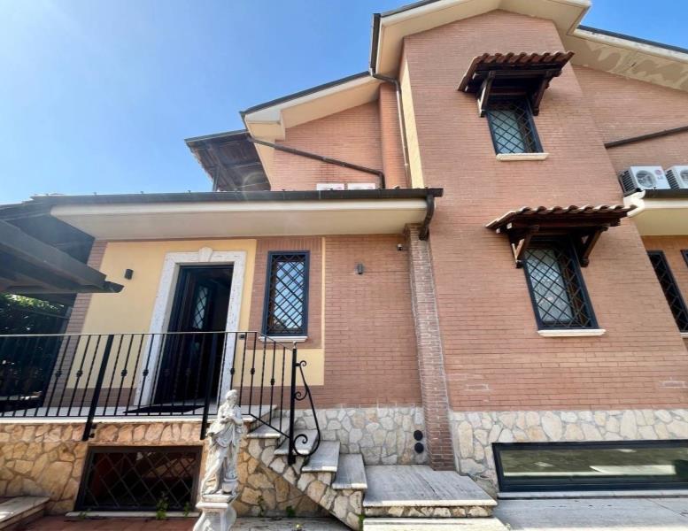 casa indipendente in vendita a Roma in zona Acilia