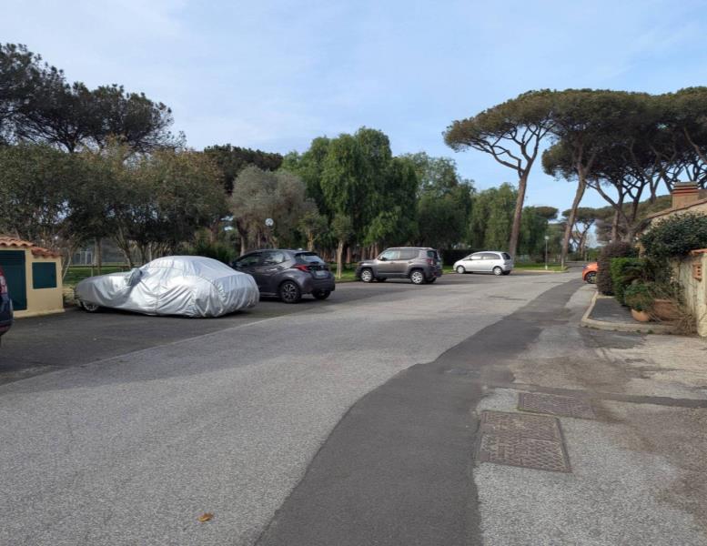 casa indipendente in vendita a Roma in zona Ostia Antica