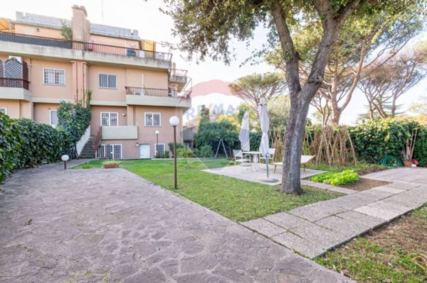 appartamento in vendita a Roma in zona Axa