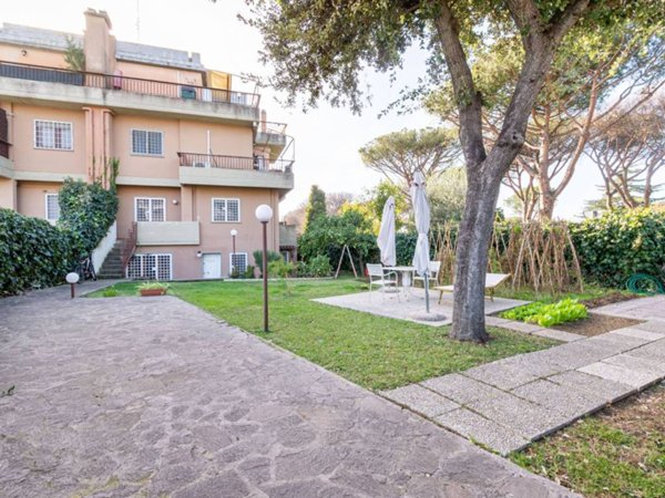 appartamento in vendita a Roma in zona Axa