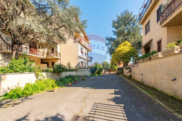 appartamento in vendita a Roma in zona Finocchio