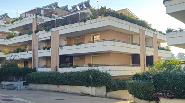 appartamento in vendita a Roma in zona Valle Muricana