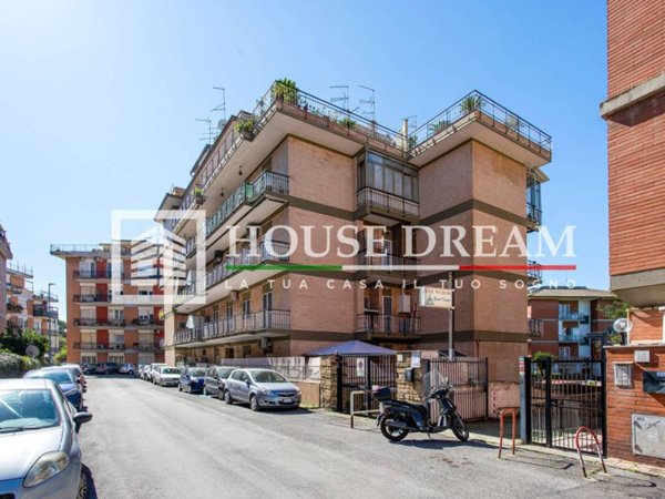 appartamento in vendita a Roma in zona Torrevecchia
