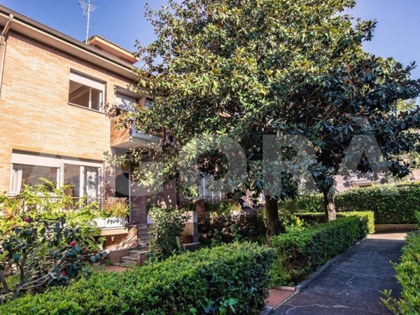 casa indipendente in vendita a Roma in zona Tre Pini - Poggio dei Fiori