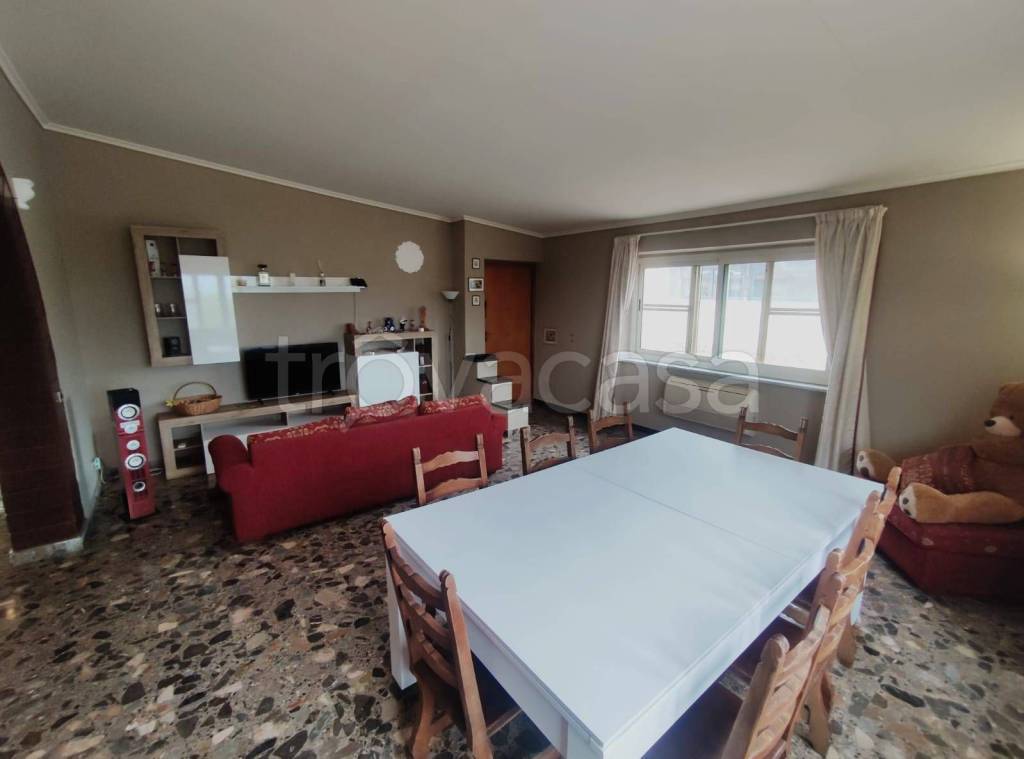 appartamento in vendita a Roma in zona Piana del Sole