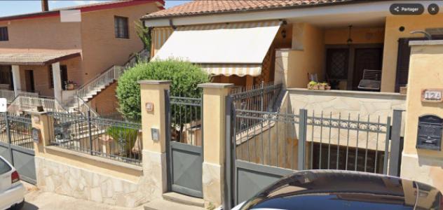 appartamento in vendita a Roma in zona Valle Muricana