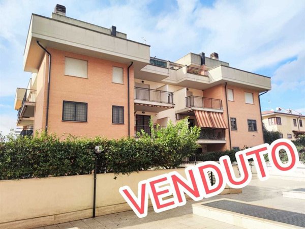 appartamento in vendita a Roma in zona Settecamini
