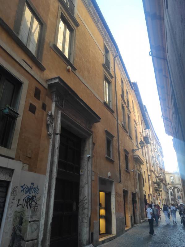 appartamento in vendita a Roma in zona Rione Regola