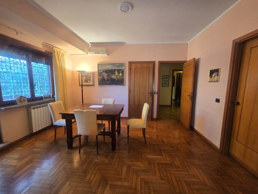 appartamento in vendita a Roma in zona Spinaceto