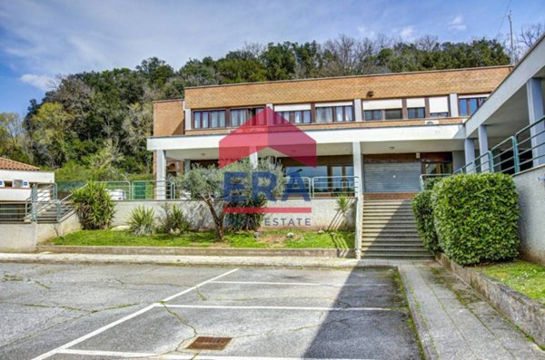 locale commerciale in vendita a Roma in zona Trigoria