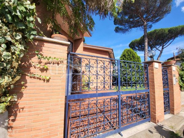 casa indipendente in vendita a Roma in zona Axa