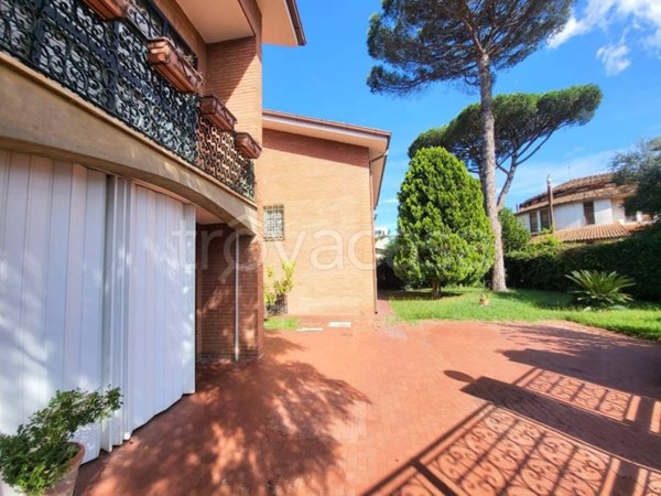 casa indipendente in vendita a Roma in zona Axa