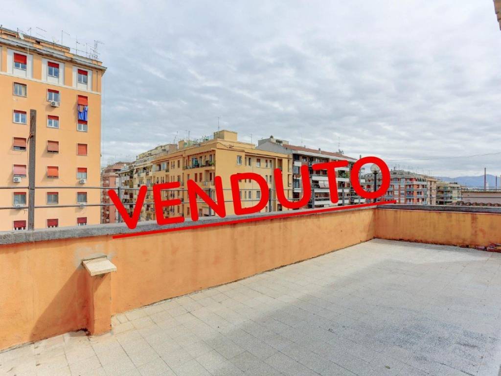 appartamento in vendita a Roma in zona Appio Latino
