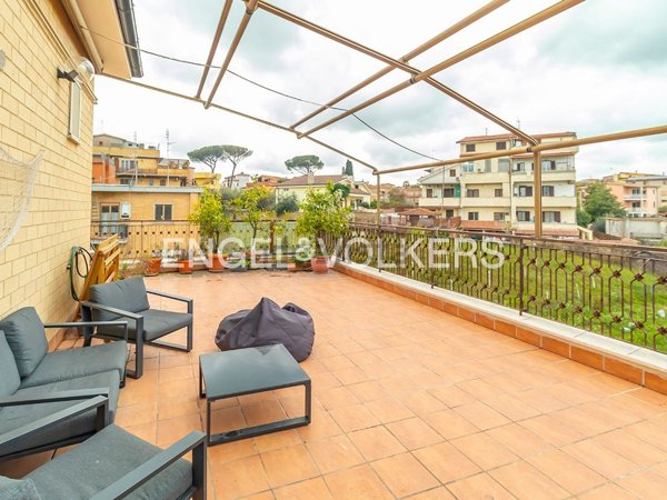 appartamento in vendita a Roma in zona Colle del Sole