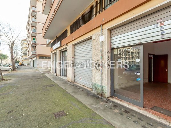 locale commerciale in vendita a Roma